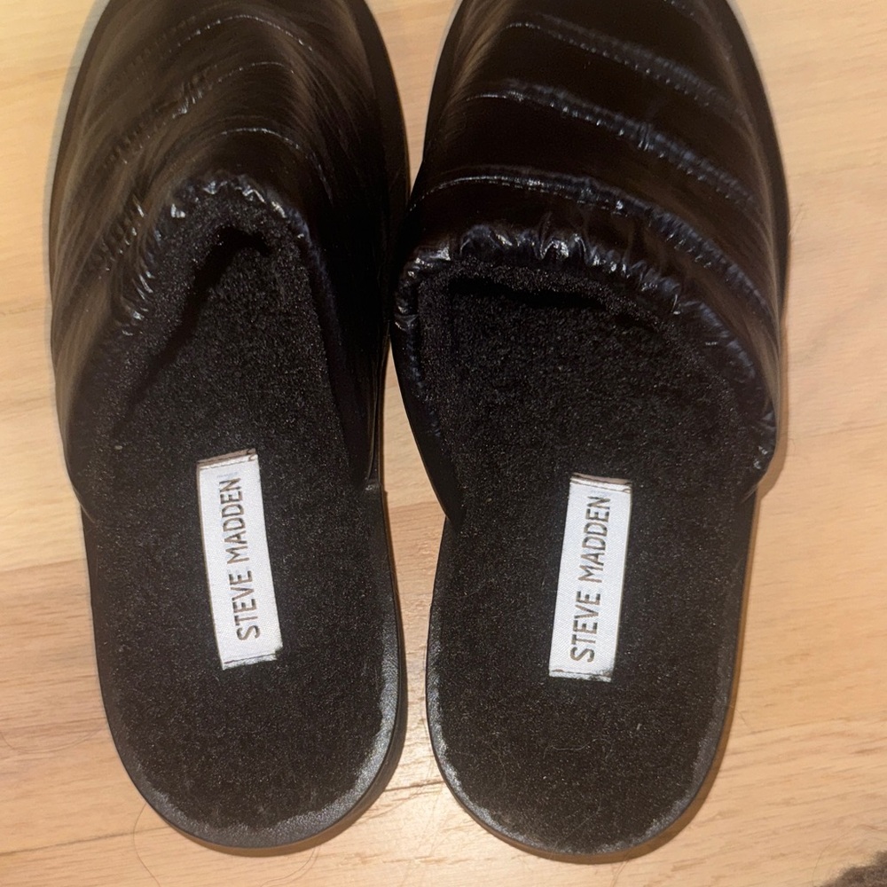 Steve Madden Black Quilted Men's Loafers - Picture 8 of 8